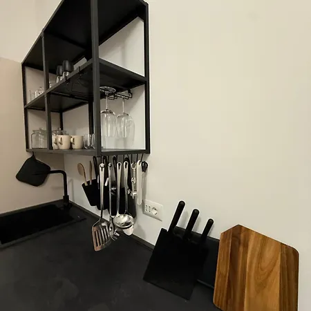 Σπίτι διακοπών Newly Renovated 2br Near Bocconi & Metro Μιλάνο
