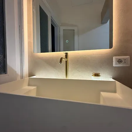 Newly Renovated 2br Near Bocconi & Metro * Μιλάνο