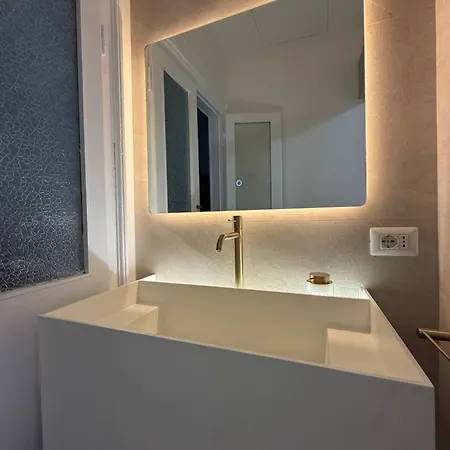 Σπίτι διακοπών Newly Renovated 2br Near Bocconi & Metro Μιλάνο